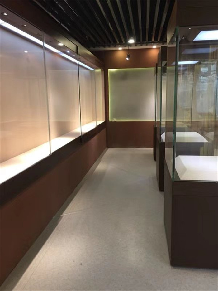 沿墙通柜-陈列展柜-书画文物展柜-北京凌智展览展示有限公司